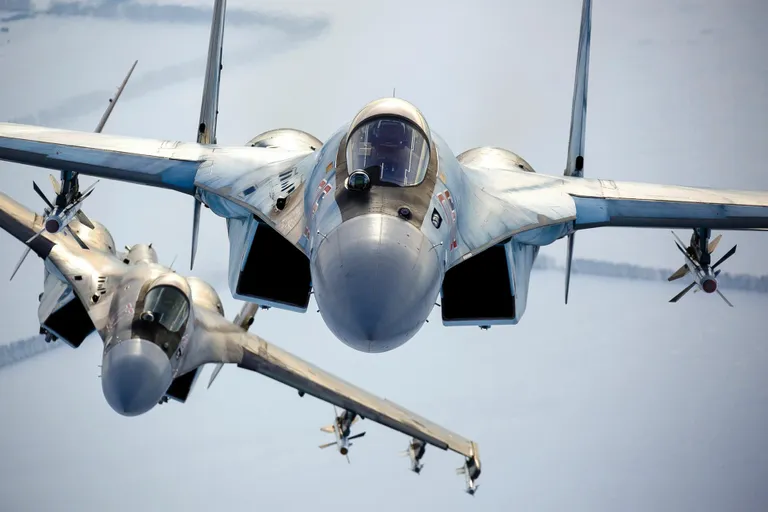 Сегодня трудно воскресить в памяти оживленные дебаты, которые велись по поводу создания бесполетной зоны НАТО в марте 2022 года. Российские истребители Су-35 (на фото) тогда бы уже не летали.