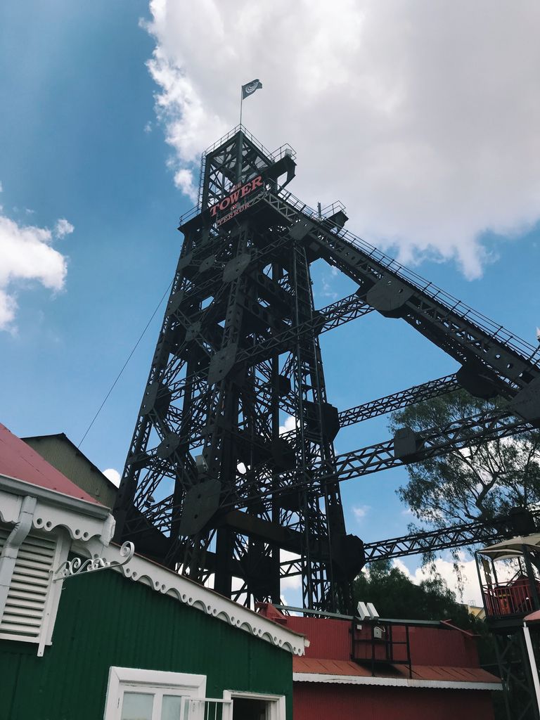 Terrori torn ehk atraktsioon, mis kukutab külastajad 100 km/h kiirusega kaevandusse.