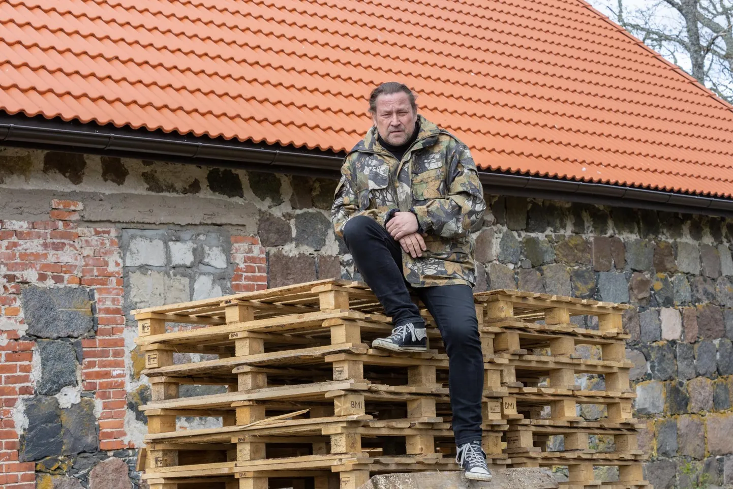 Üllar Saaremäe tunneb heameelt, et uue katuse all on näitlejatel ja publikul igati turvaline.