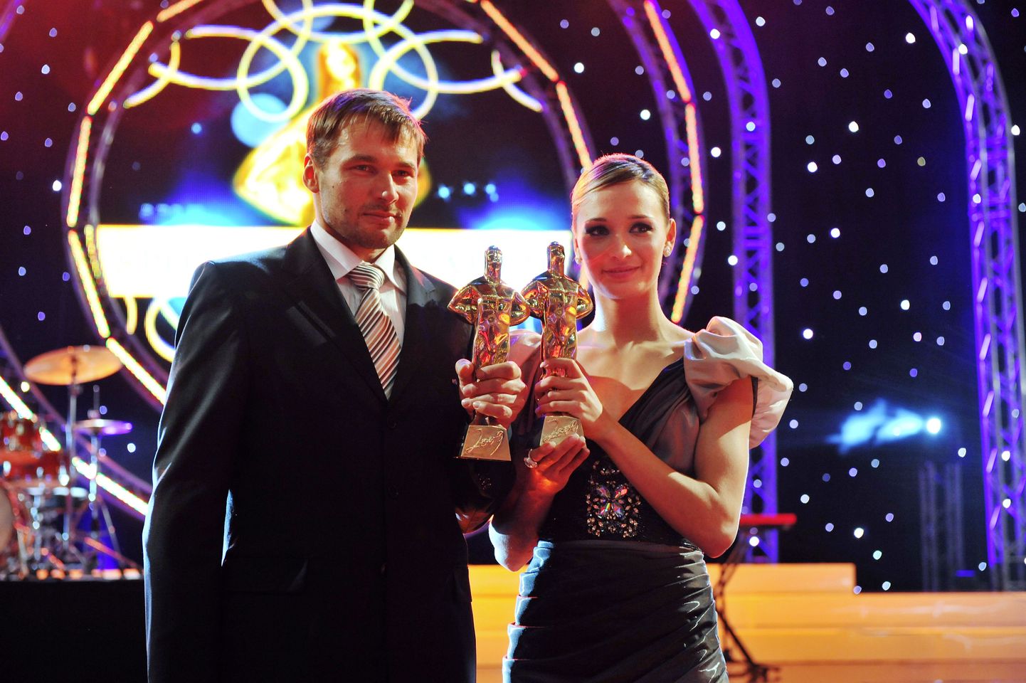 2009. aasta parimaks meessportlaseks valitud Andrus Veerpalu ja parima naissportlase tiitli võitnud Ksenija Balta.