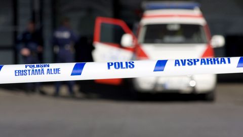 ŠOKEERIV JUHTUM SOOMES ⟩ Õõvastav leid trepikojas: 15-aastane tüdruk leiti surnuna, 18-aastast kahtlustatakse lapse vägistamises