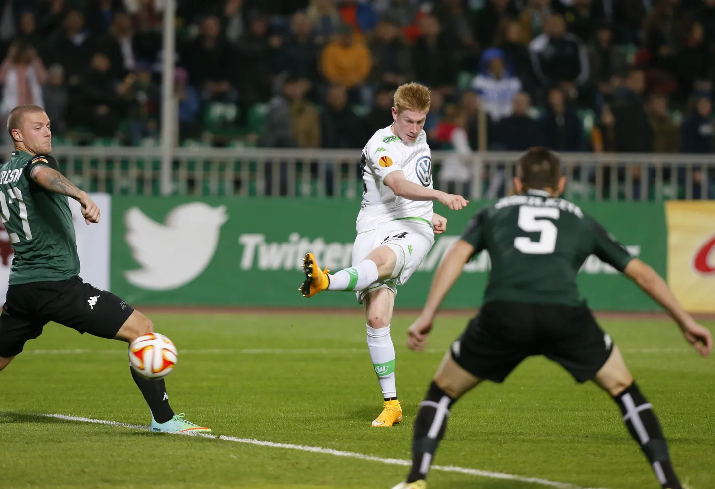 Момент матча "Краснодар" - "Вольфсбург". После этого удара полузащитника гостей Кевина де Брюйне счет стал 2:0 в пользу гостей.