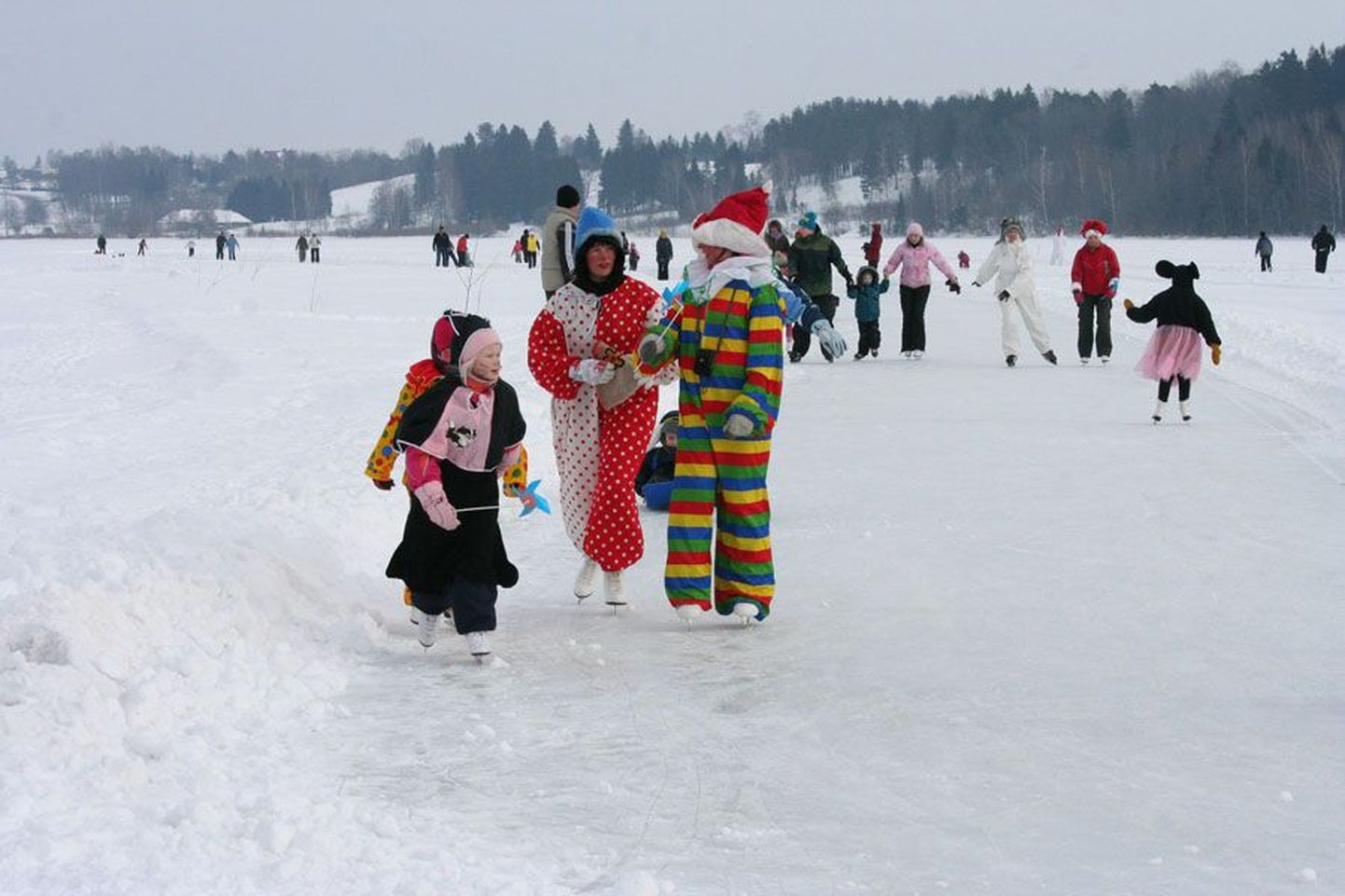 Laupäeval on Viljandi järvel uisukarneval.