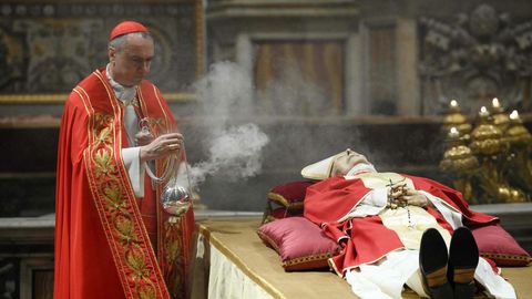 Vatikanis jäetakse hüvasti Benedictus XVIga