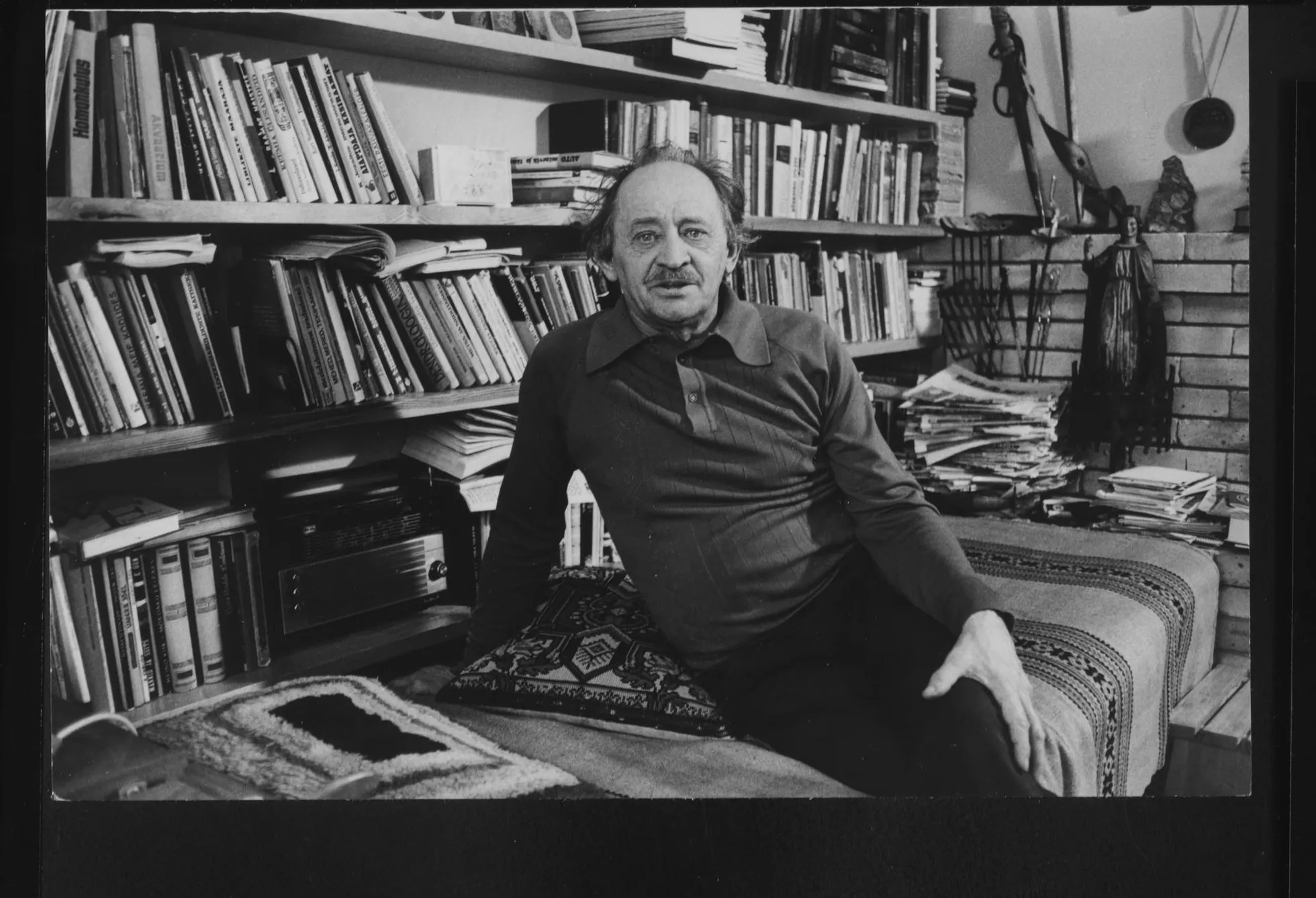 Jüri Järvet oma kodus. Hetk aastast 1982.