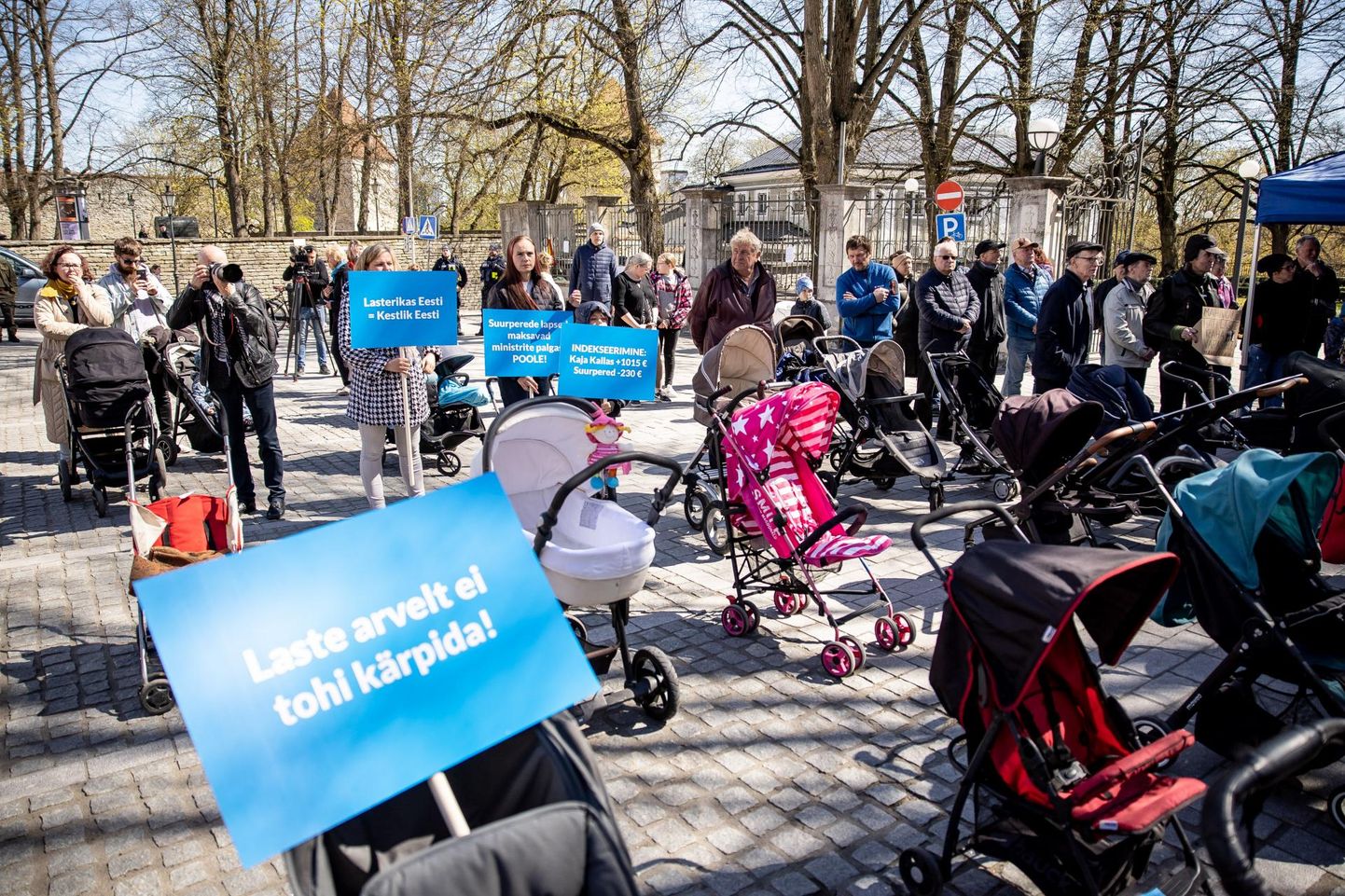 Suurperede liit aitas kokku koguda lapsevankrid, mis pärast lastetoetuse vähendamist tühjaks jäävad. Juba praegu on Eestis sündimusega kehvad lood, vähenev lastetoetus kindlasti kolmanda lapse saamise soovi ei toeta.