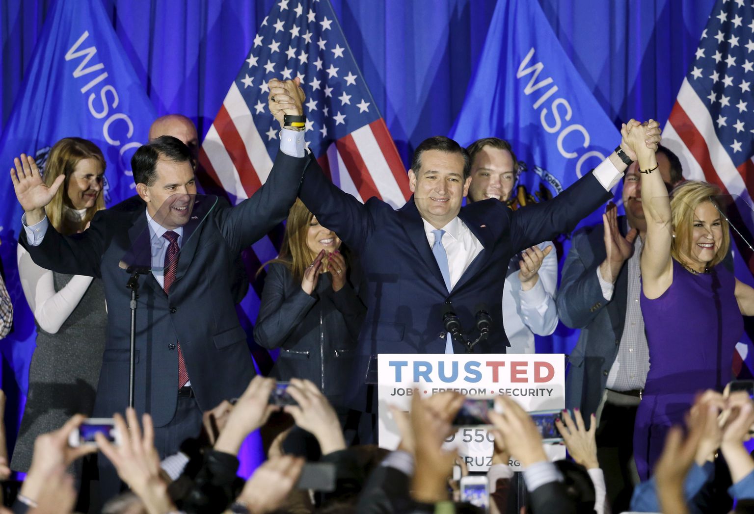 Ted Cruz (keskel)