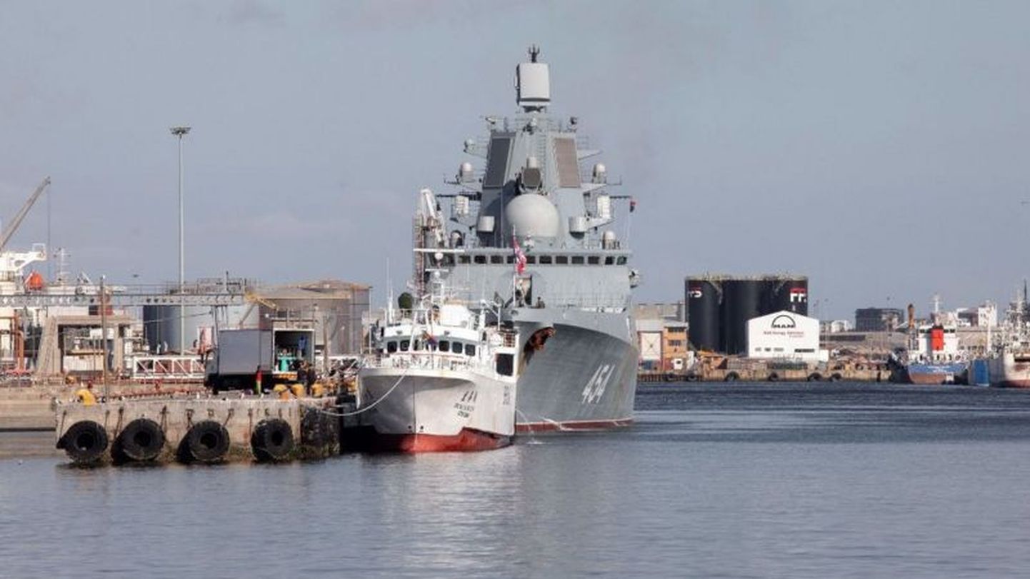 Российский фрегат «Адмирал Горшков» в гавани Кейптауна 13 февраля 2023 года.