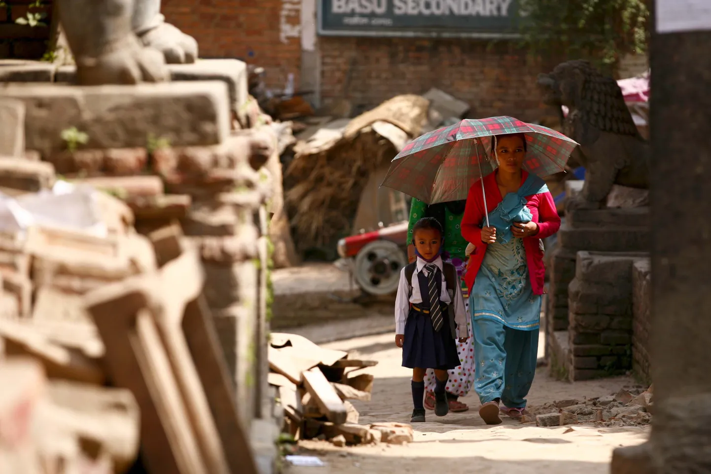 Pere kooliteel täna Nepalis Bhaktapuris.