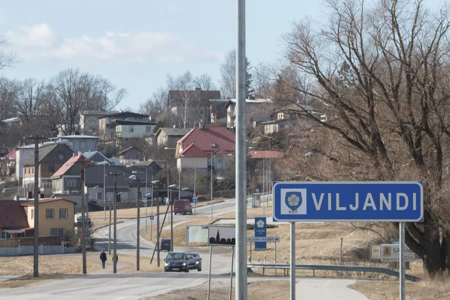 Kultuuriministeerium soovib rahvakultuuri keskuse Tallinnast Viljandisse tuua. Keskuse töötajad lepiksid Raplasse või Paidesse kolimisega, kuid Viljandi on neile jätkuvalt vastuvõetamatu.