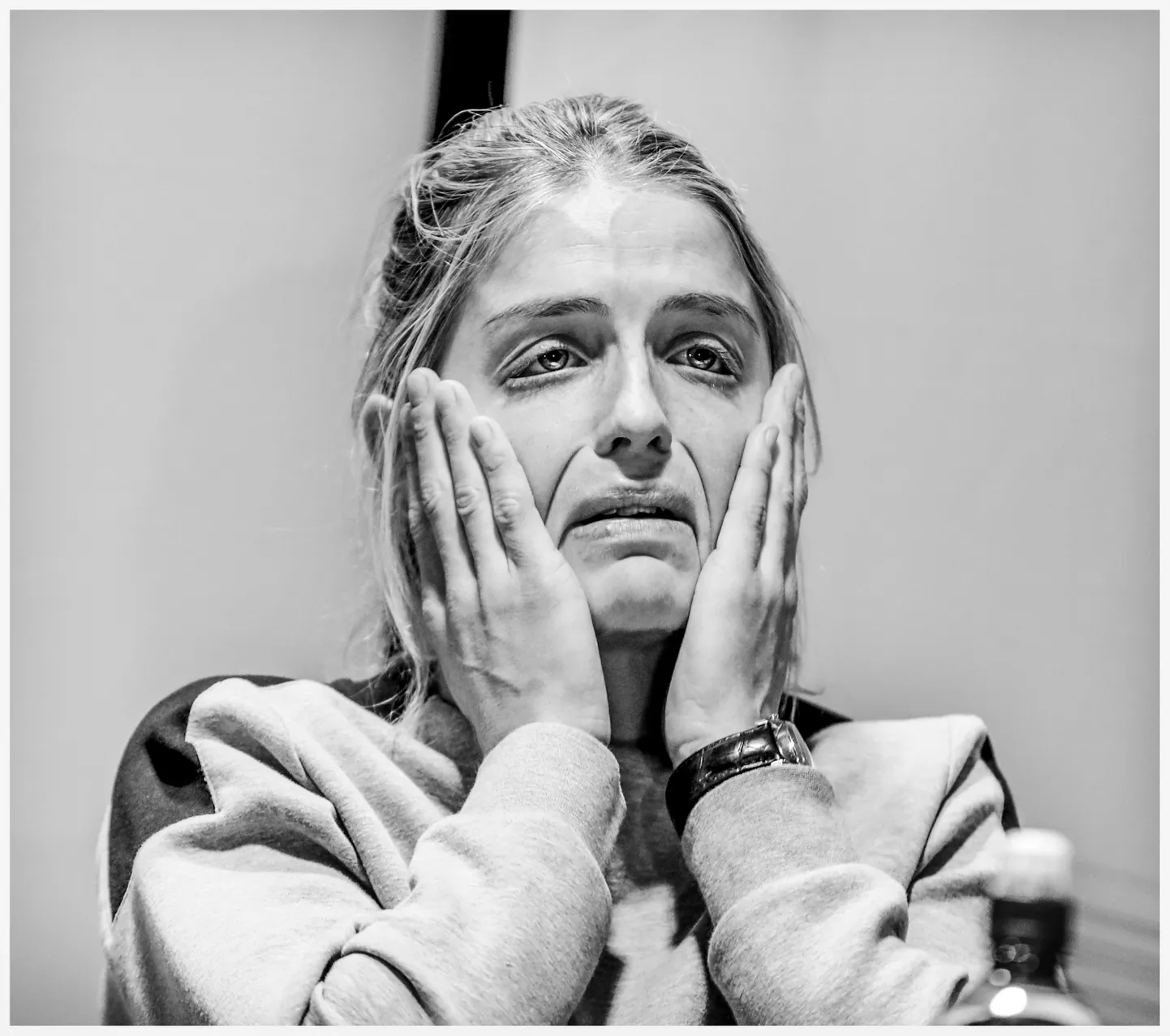 Therese Johaug pressikonverentsil, kus ta rääkis oma positiivsest dopinguproovist.