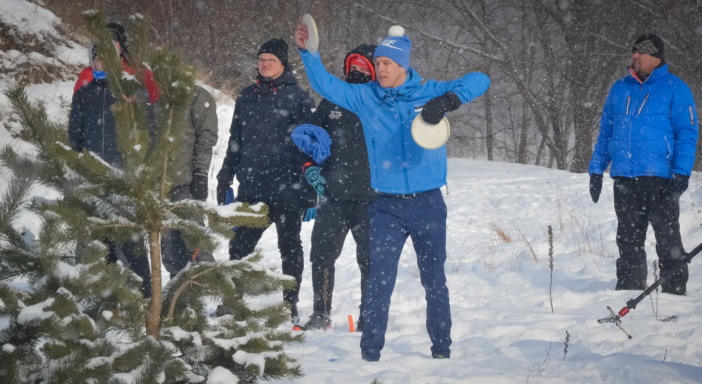 Silver Lätt (sinises; viskel) Jõekääru rajal.