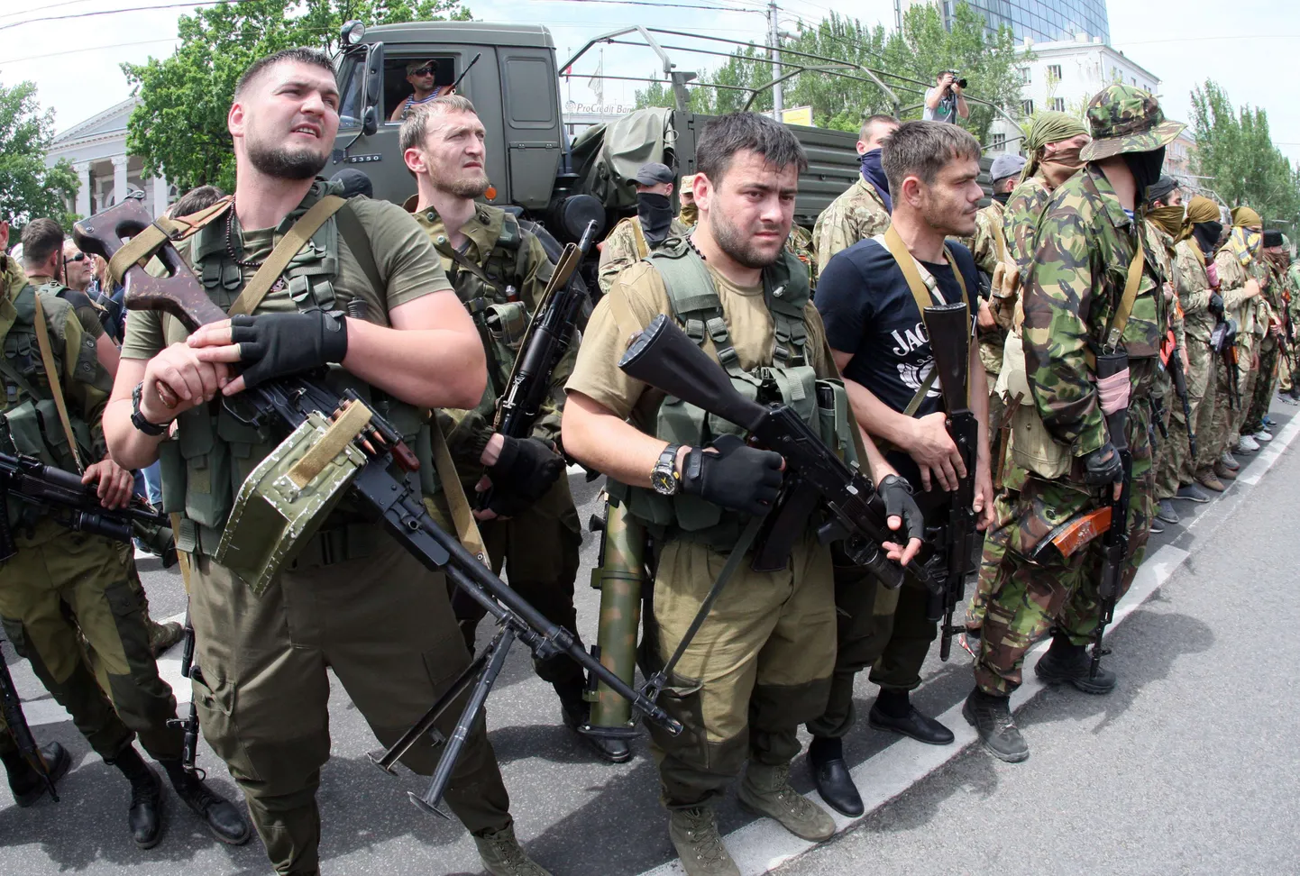 Pro-Russia militants  parade marking  Donetsk and Lugansk regions' independence from Ukraine in Donetsk on May 25, 2014.  AFP PHOTO/ ALEXANDER KHUDOTEPLY