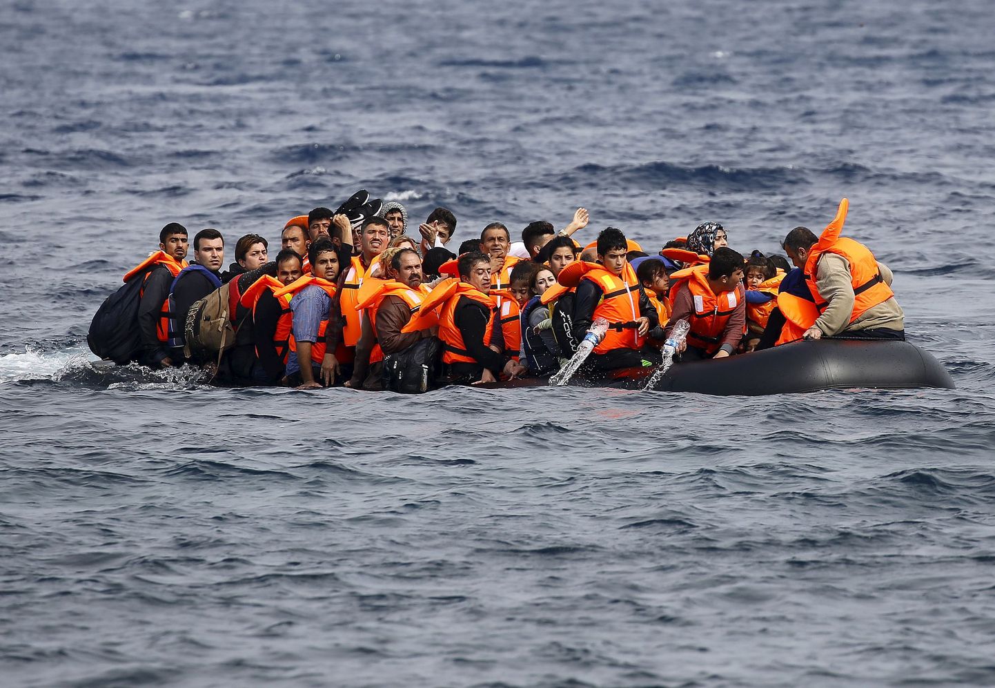 На лодке такого типа семья добиралась из Турции на греческий остров.