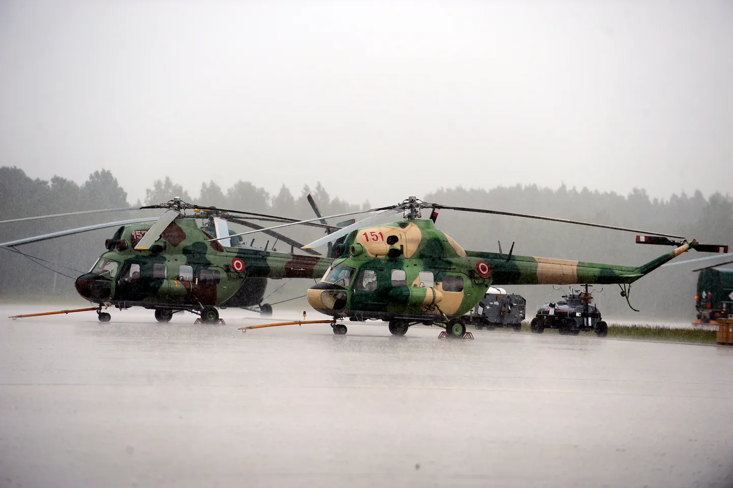 Helikopteri Nacionālo bruņoto spēku Gaisa spēku aviācijas bāzē Lielvārdē. Ilustratīvs attēls.