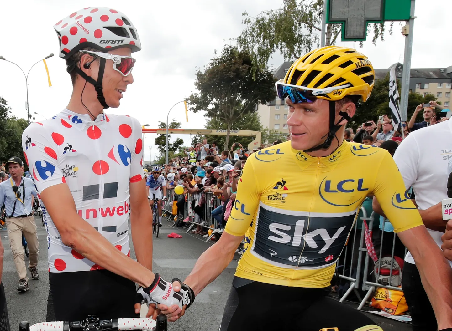 Chris Froome (vasakul) 2017. aastal Tour de France'il.