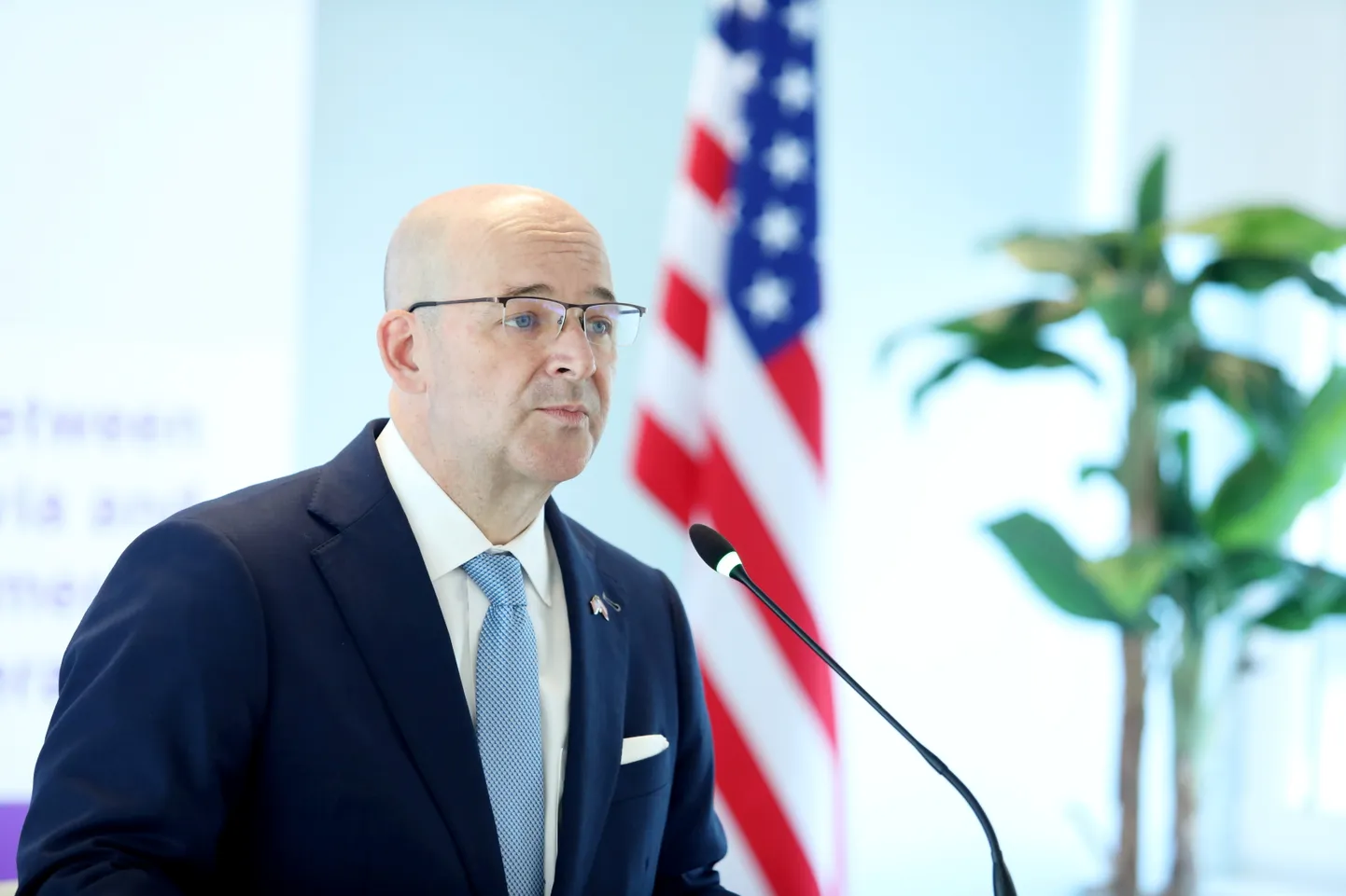 Посол США в Латвии Кристофер Робинсон