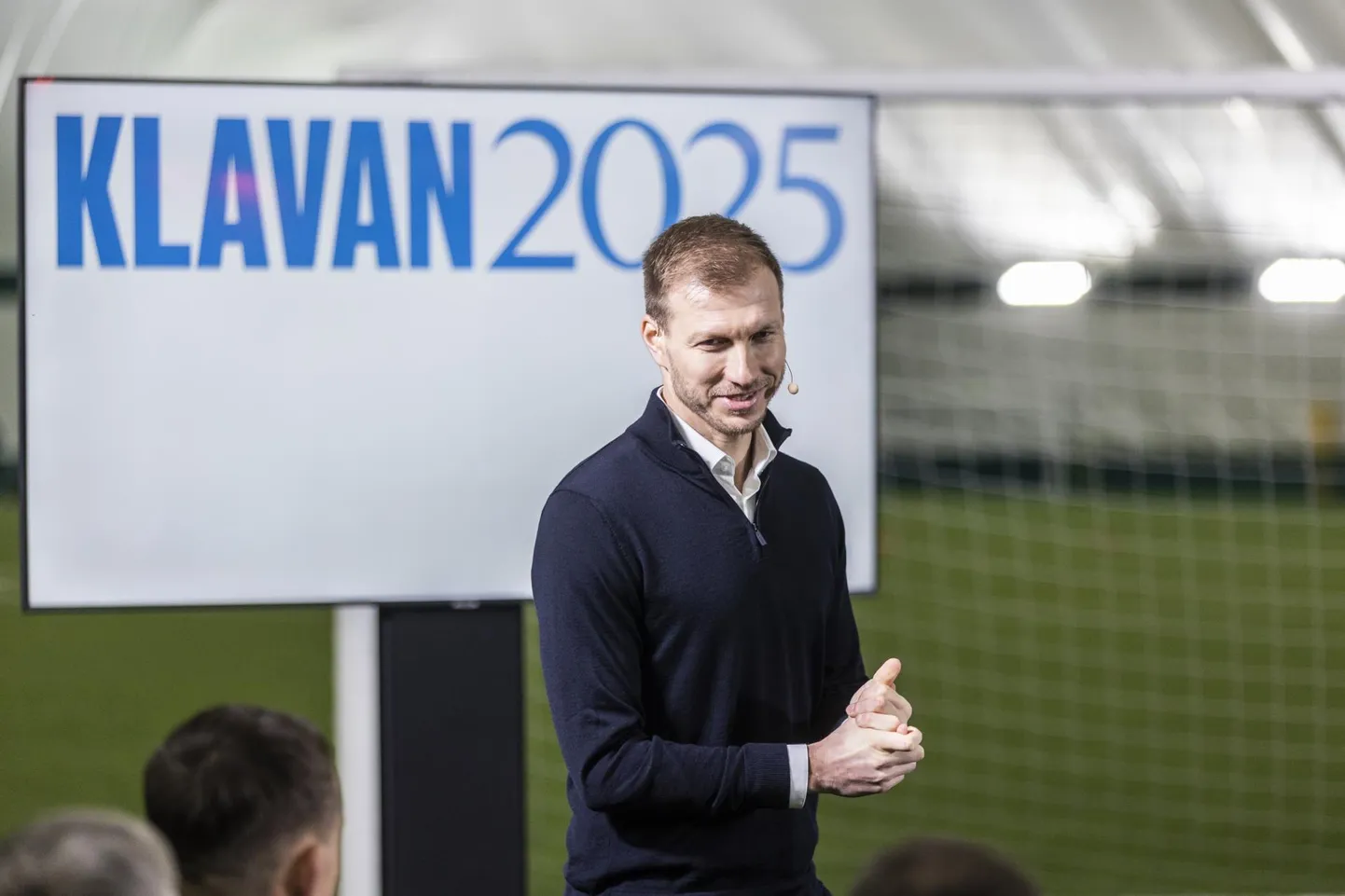Eesti jalgpalli liidu presidendiks kandideeriv Ragnar Klavan esitles Raja jalgpallihallis pressikonverentsil oma programmi ja tutvustas tiimi.