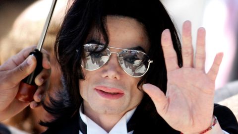 VÄRSKE PALJASTUS ⟩ Michael Jackson jäi elu lõpus vahele poevargustega