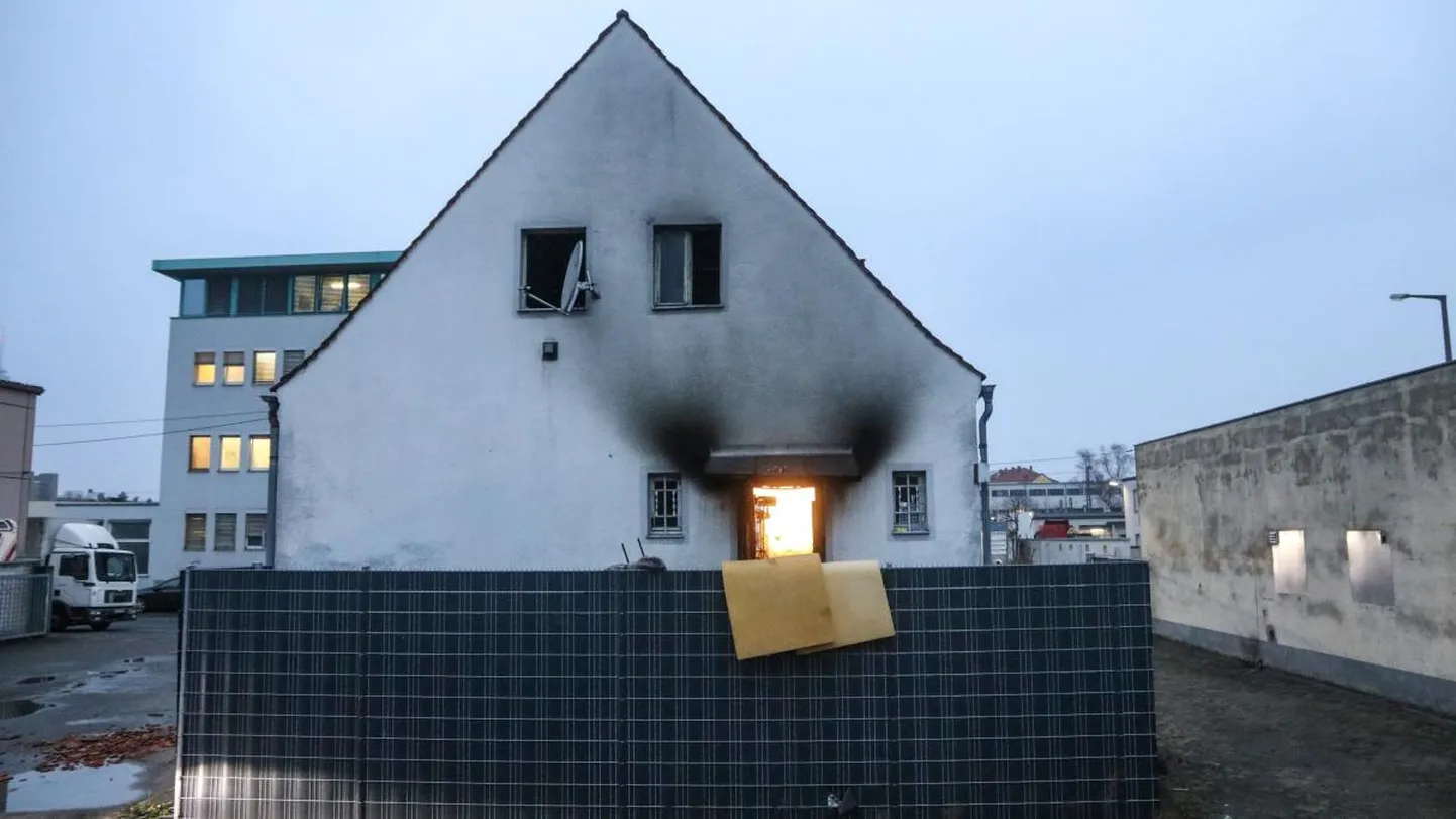 Öötundidel puhkenud tulekahjus hukkus neli last ja üks täiskasvanu.