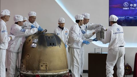 Hiina avas esmakordselt Kuu tagaküljelt toodud proovide kapsli