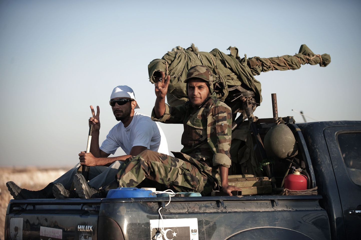 Liibüa ülestõusnute poole võitlejad.