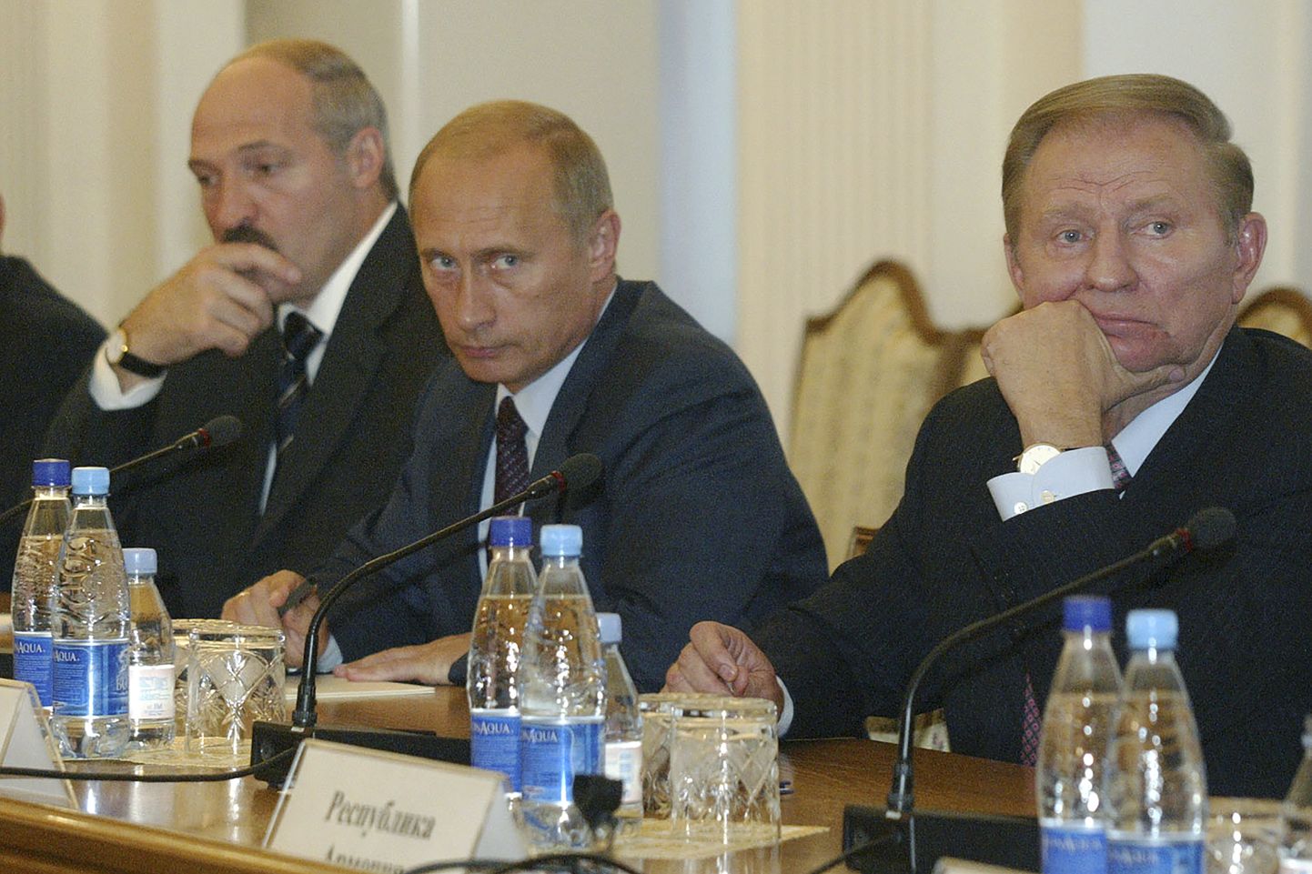 Александр Лукашенко, Владимир Путин и Леонид кучма в 2003 году.