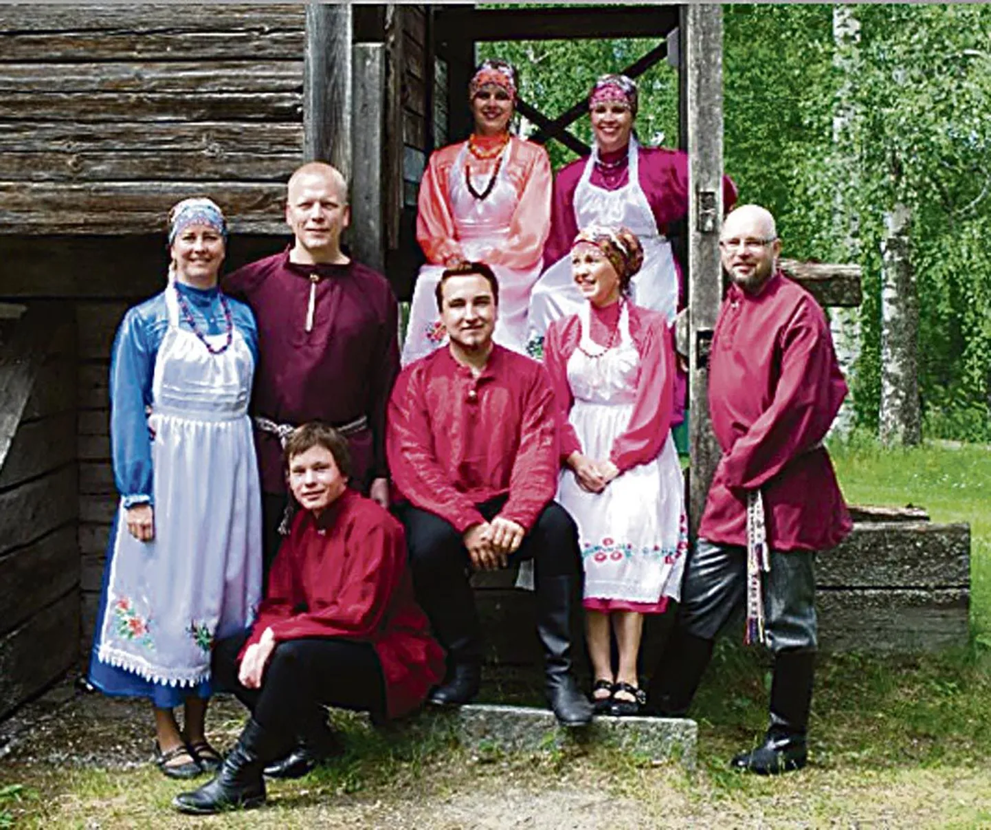 Soome tantsurühm Kikari tantsib nii soome, karjala kui udmurdi pärimustantse.