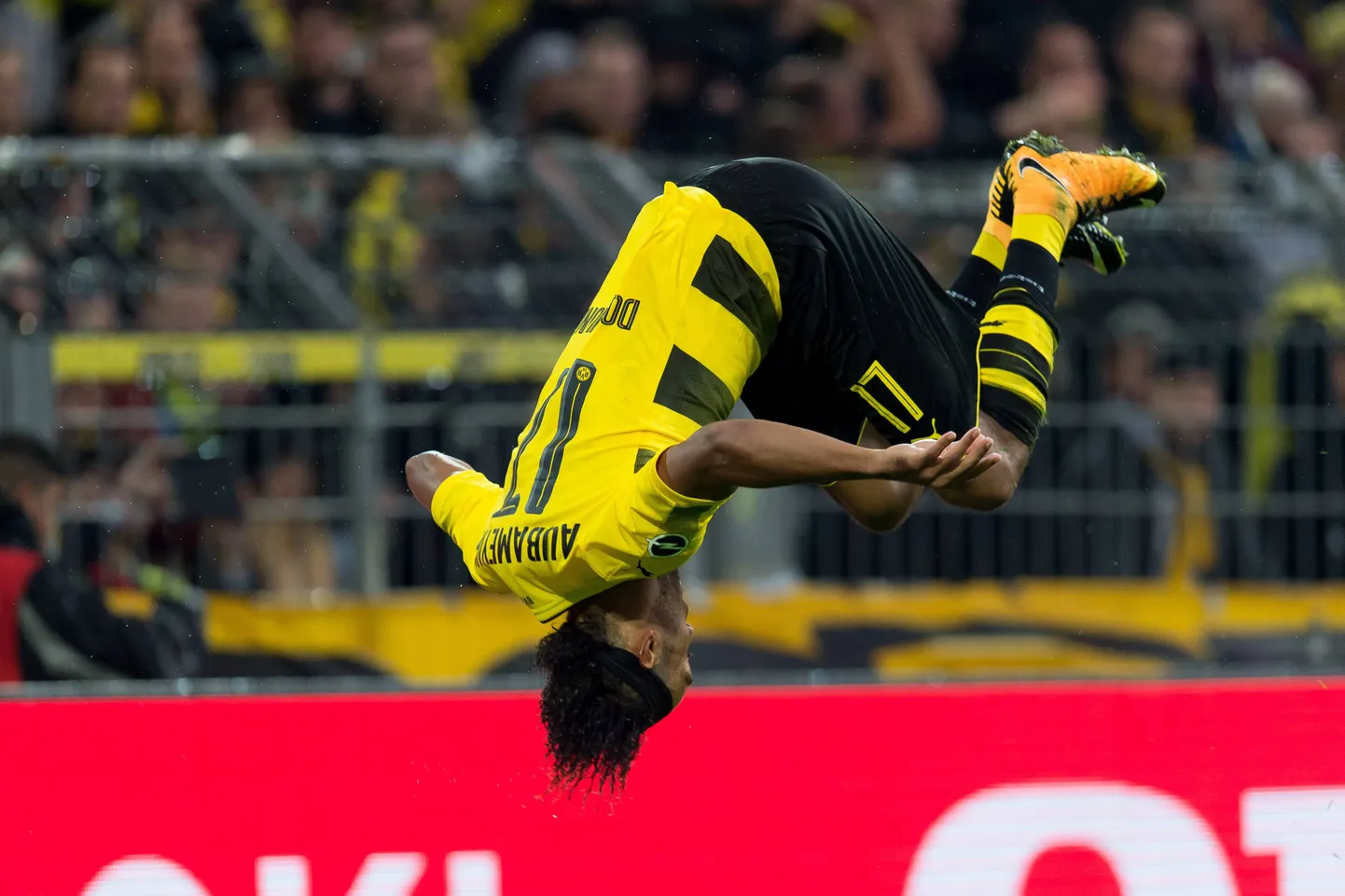 Pierre-Emerick Aubameyang väravat tähistamas.