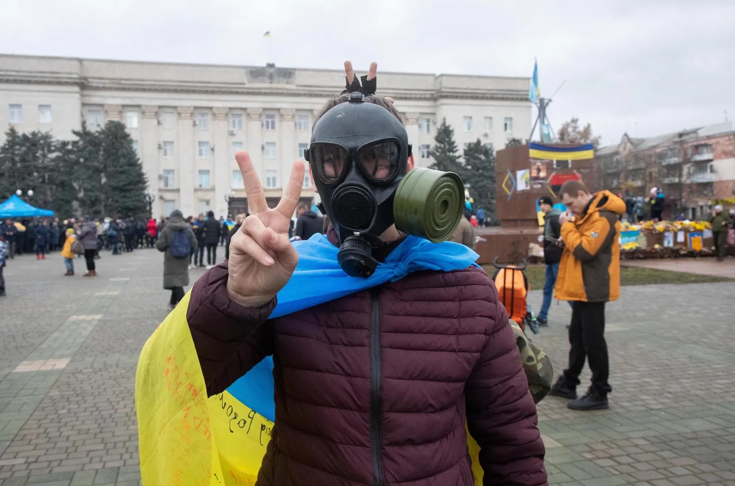 Hersonis pidasid okupatsiooni alla jäänud inimesed üle poole aasta vägivallatut võitlust kuni novembrini, mil venelased pealetungiva Ukraina armee eest põgenesid.