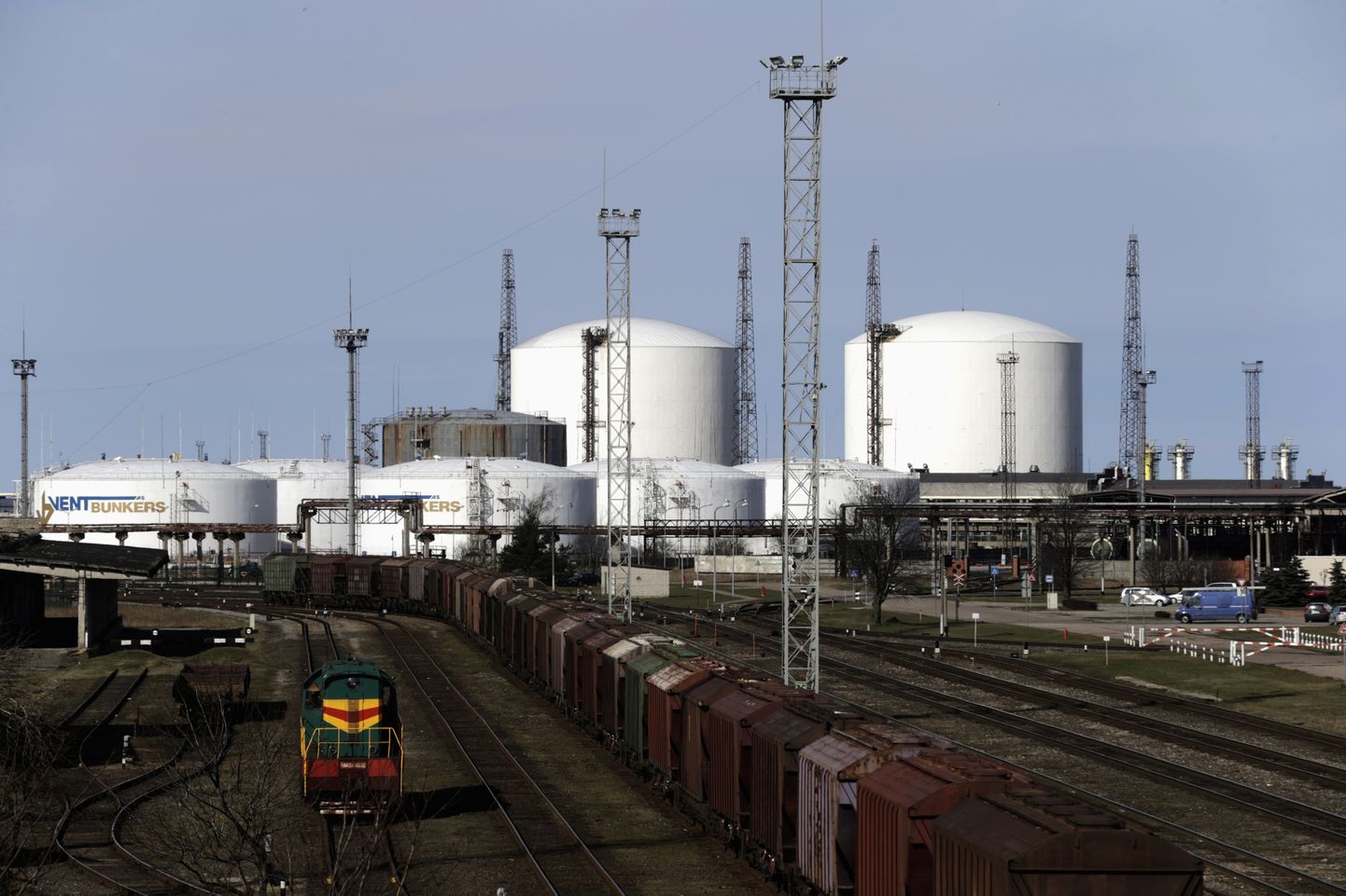 Nafta ja naftatoodete ümberlaadimisterminal Ventspilsi sadamas, kus toimub Vene nafta segamine teistest riikidest pärit naftaga.
