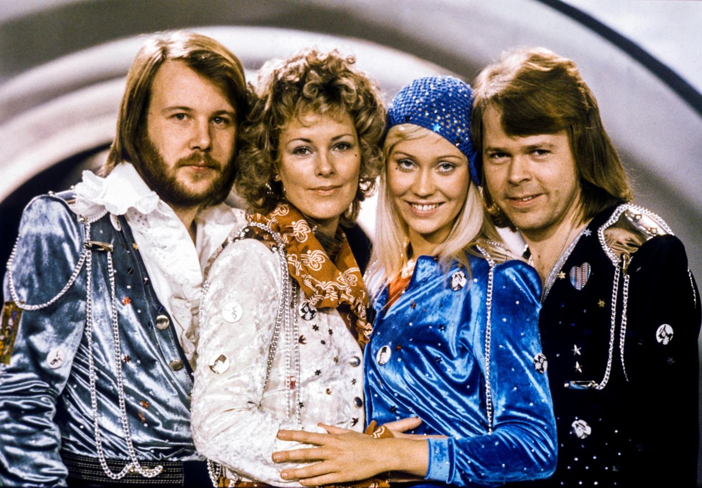 ABBA aastal 1974 oma kuulsusrikka tee algul. Vasakult: Benny Andersson, Anni-Frid Lyngstad, Agnetha Fältskog ja Björn Ulvaeus. 