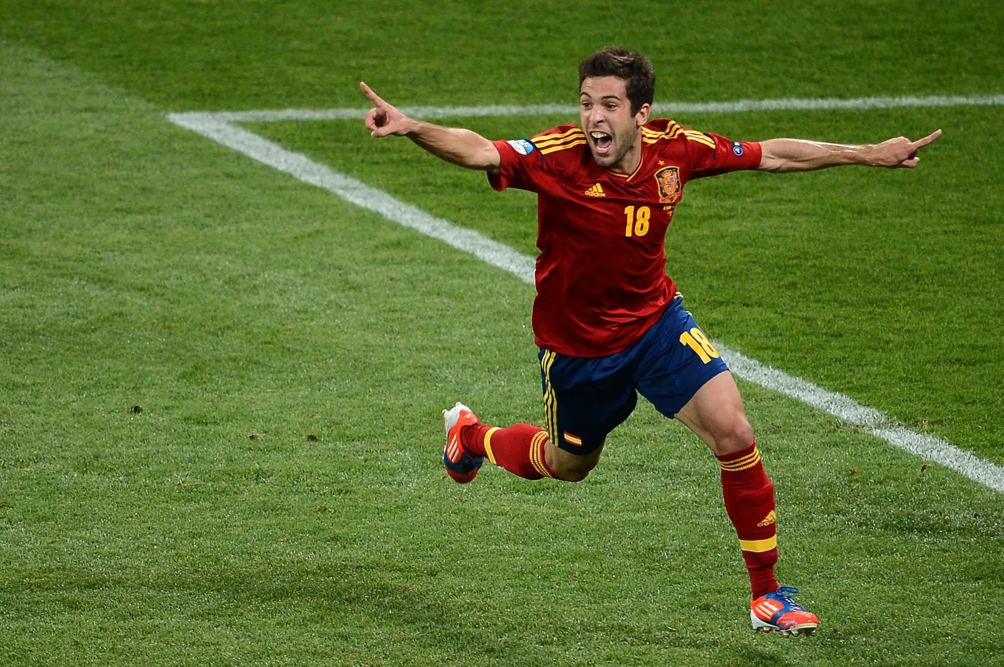 Jordi Alba finaalis väravat tähistamas