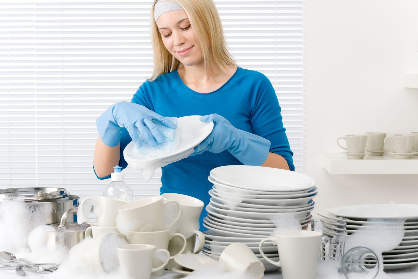 Мытье посуды. Фото иллюстративное.