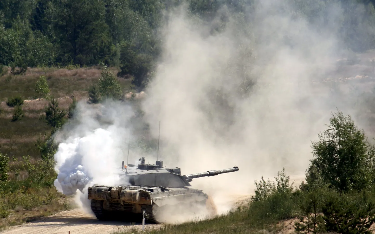 Tank Challenger 2 õppusel Lätis 18. juunil 2020. aastal.