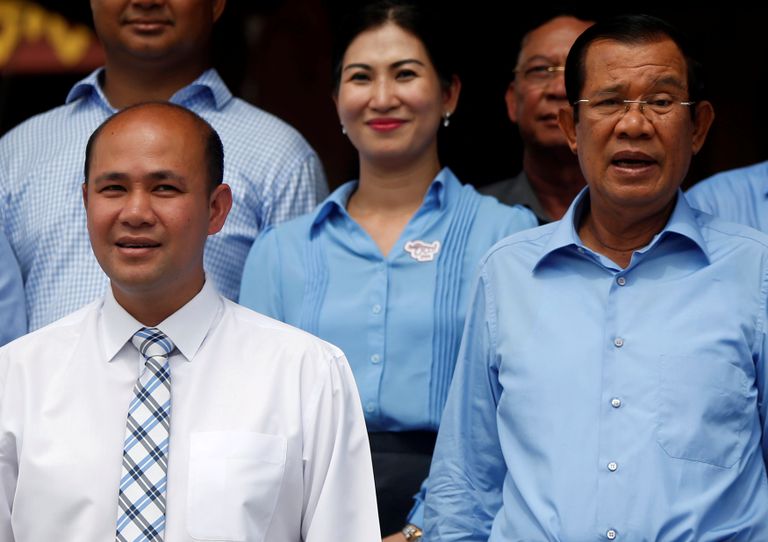 Kambodža peaminister Hun Sen (paremal) ja tema poeg Hun Many (vasakul).