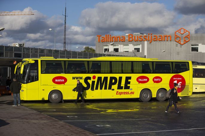 Simple Express sulgeb kolm bussiliini