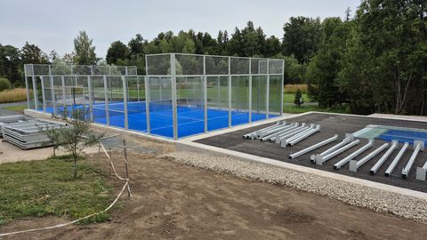 Esimene padeliväljak Põlvas ootab mängijaid