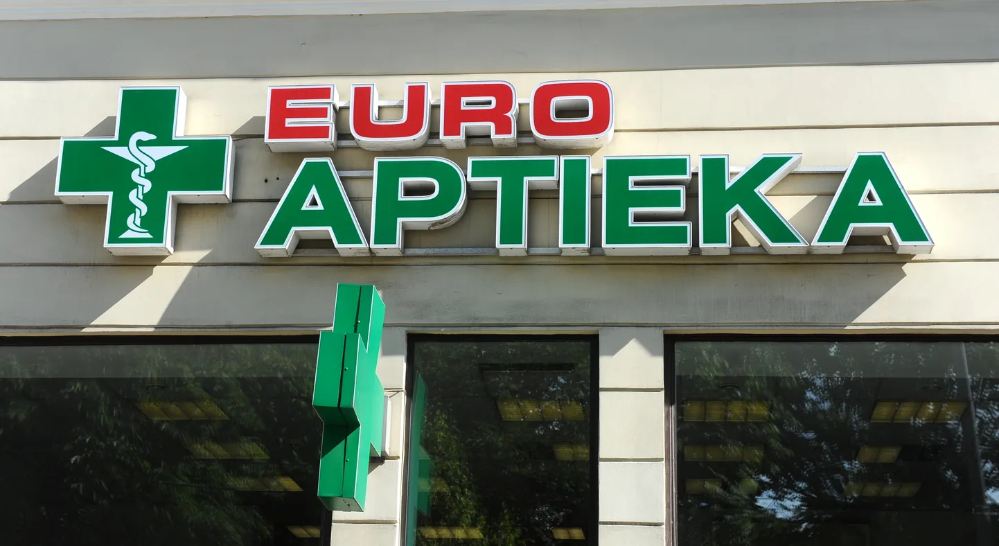 "Euro aptiekas" izkārtne.