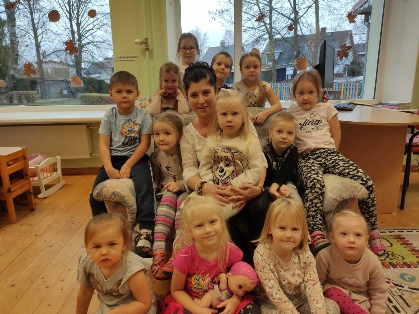 Pärnu Vana-Sauga lasteaia Pirni rühma lastel õpetaja Kristi Pihlakuga oli uudishimu päeval kohaliku kolledži õppejõududele palju põnevaid küsimusi.