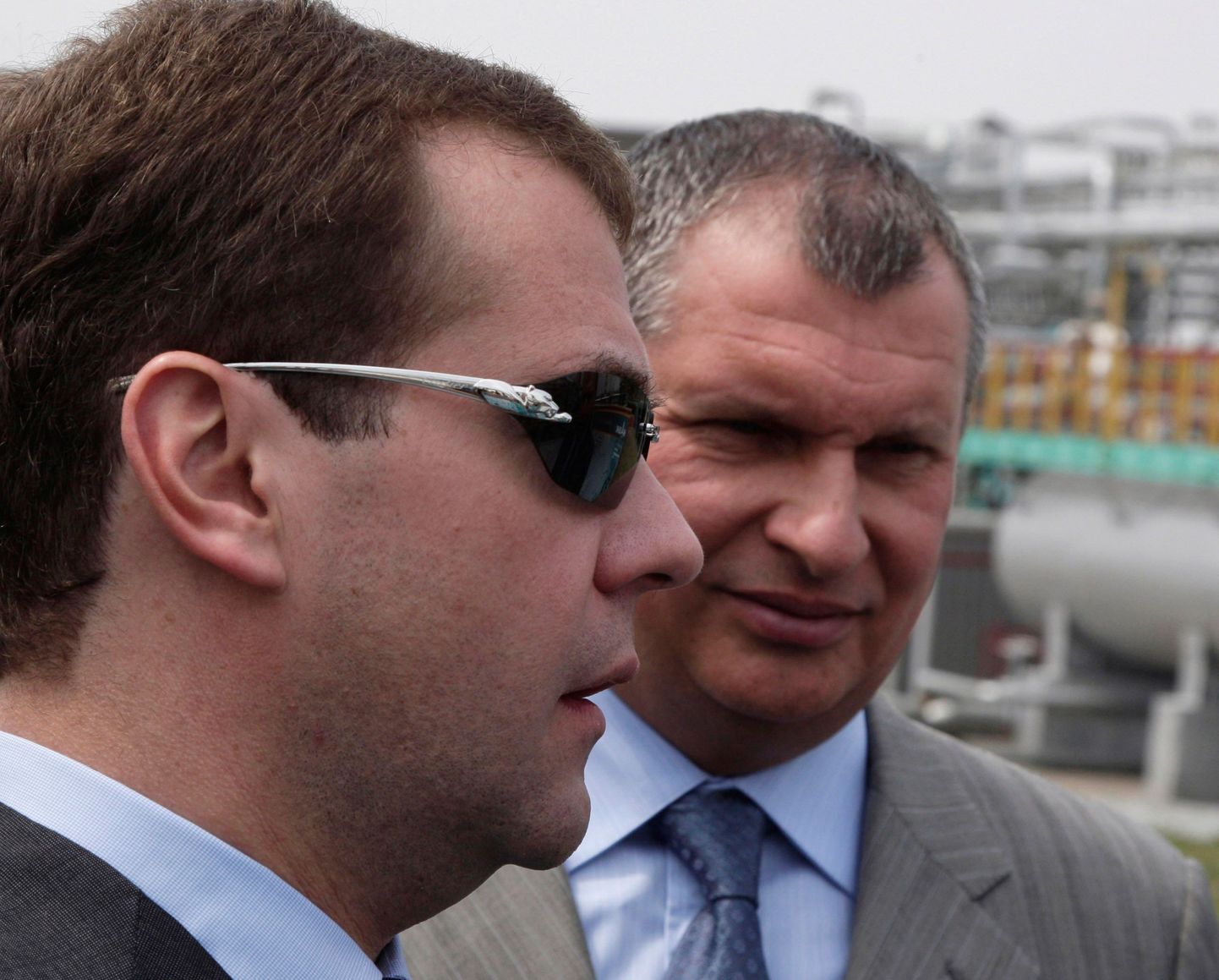 Venemaa president Dmitri Medvedev (vasakul) ja asepeaminister Igor Setšin.