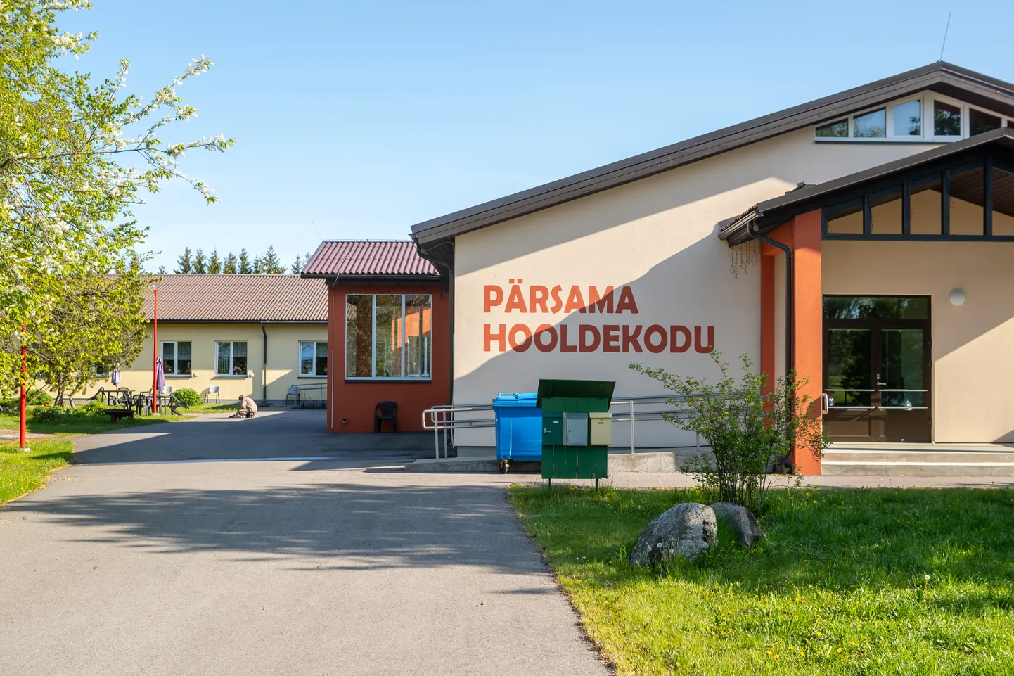 PÄRSAMA HOOLDEKODU. Foto on illustreeriv.