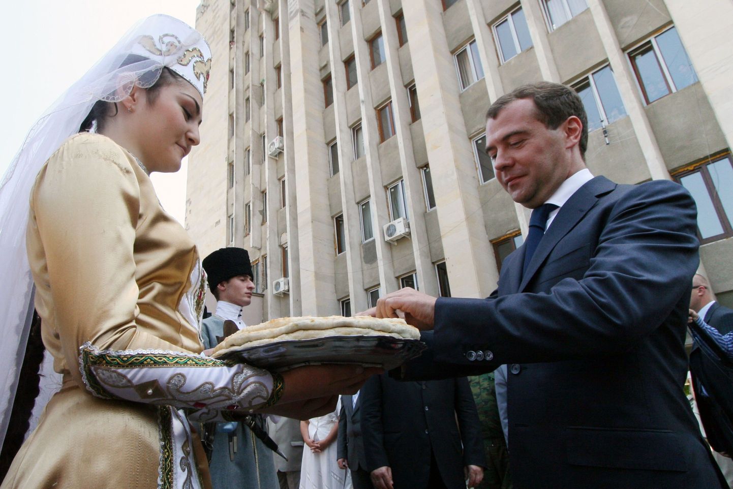 Medvedev väisas separatistlikku Lõuna-Osseetiat.