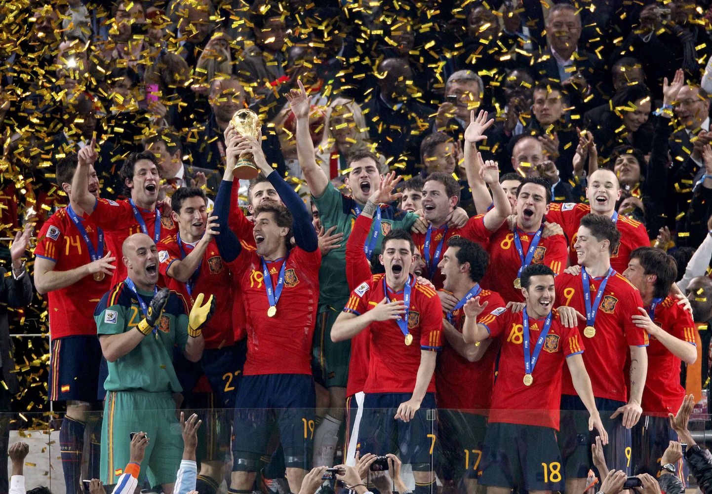 Hispaania meeskond tähistamas 2010. aasta MMi võitu.