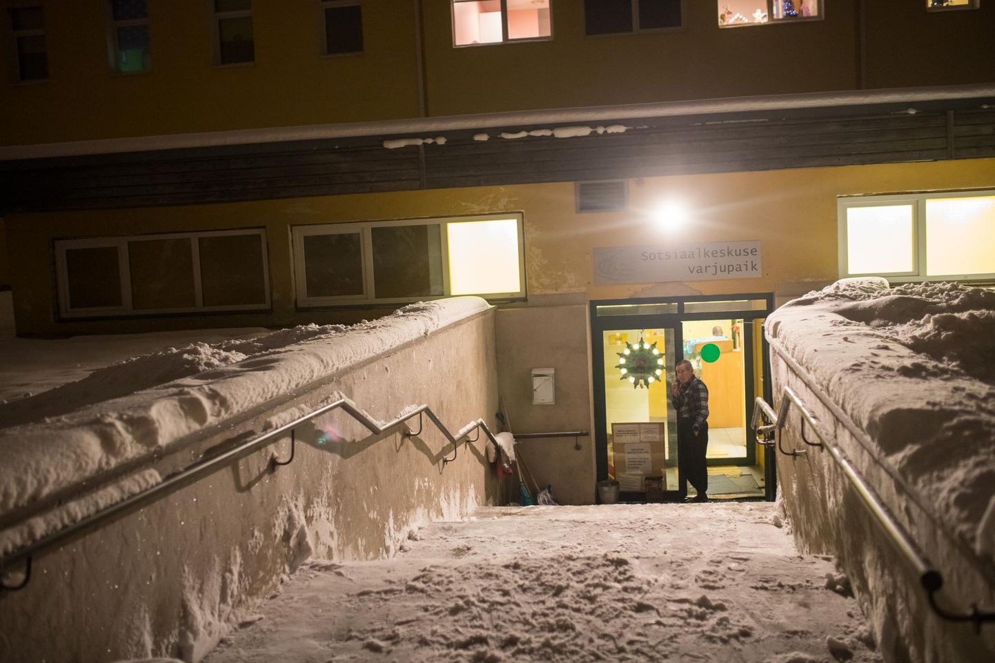 Külm ilm pole Rakveres asuvat sotsiaalkeskuse varjupaika kodutuid täis toonud.