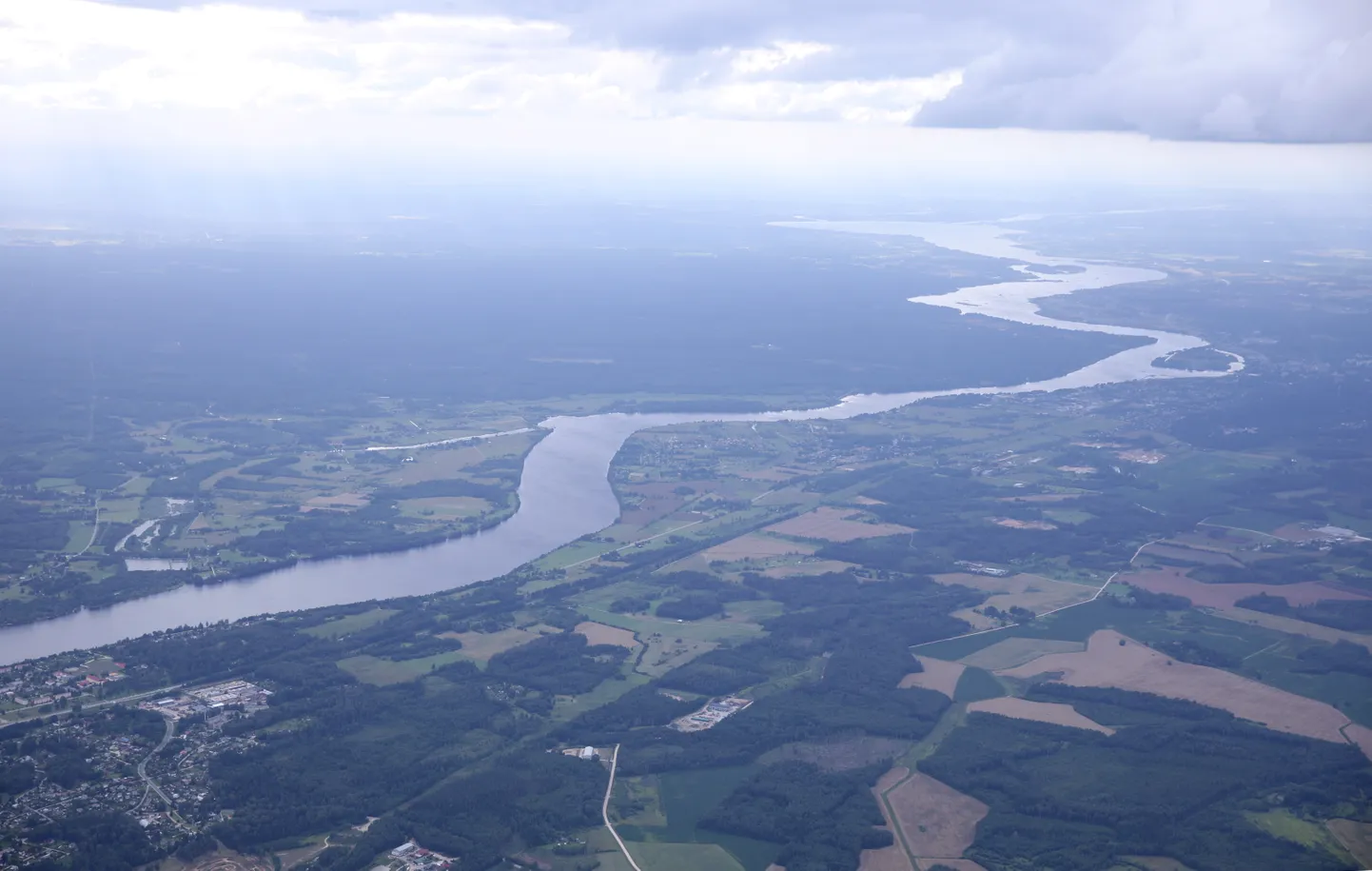 Skats no helikoptera lidojuma virs Lielvārdes.