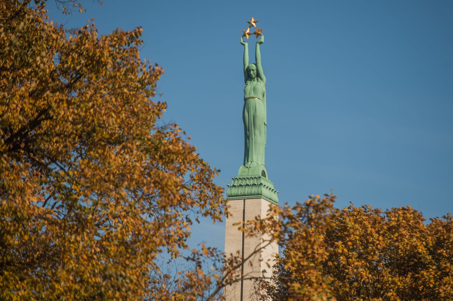 Saulaina rudens diena Rīgā