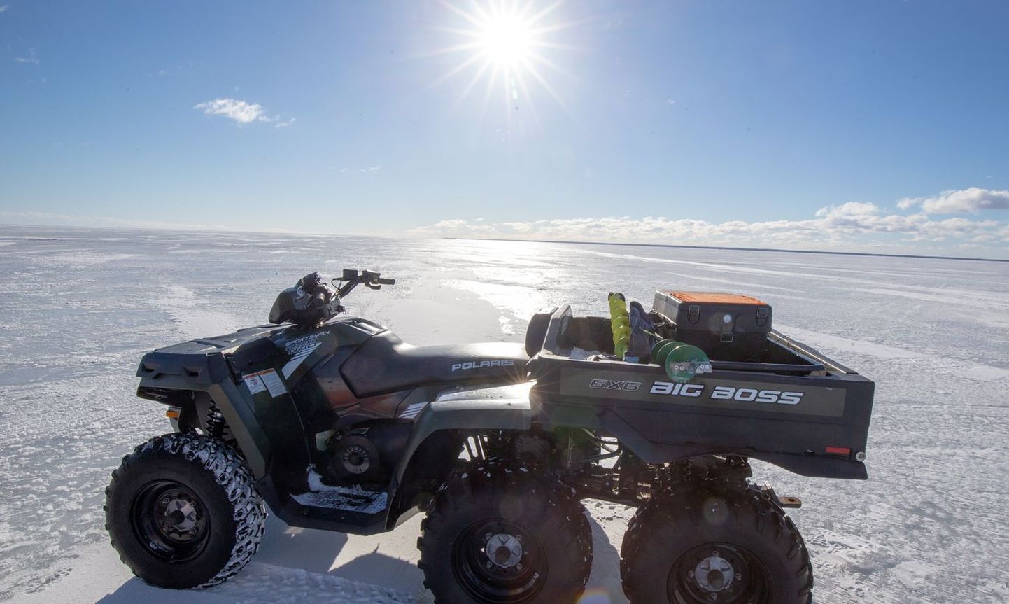 Maastikusõiduk Peipsi järve jääl. Pilt on illustreeriv.