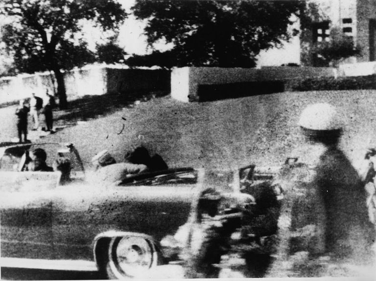 John Kennedy vahetult pärast tulistamist