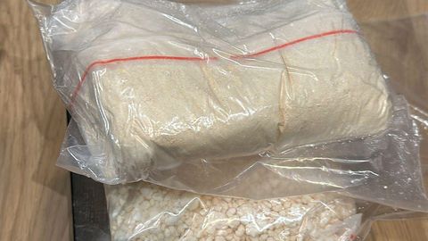 ГАЛЕРЕЯ ⟩ В Риге задержаны наркодилеры: изъято почти семь килограммов веществ